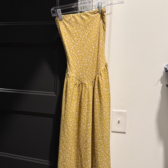 RESA Yellow Floral Maxi Dress - Picture 6 of 6